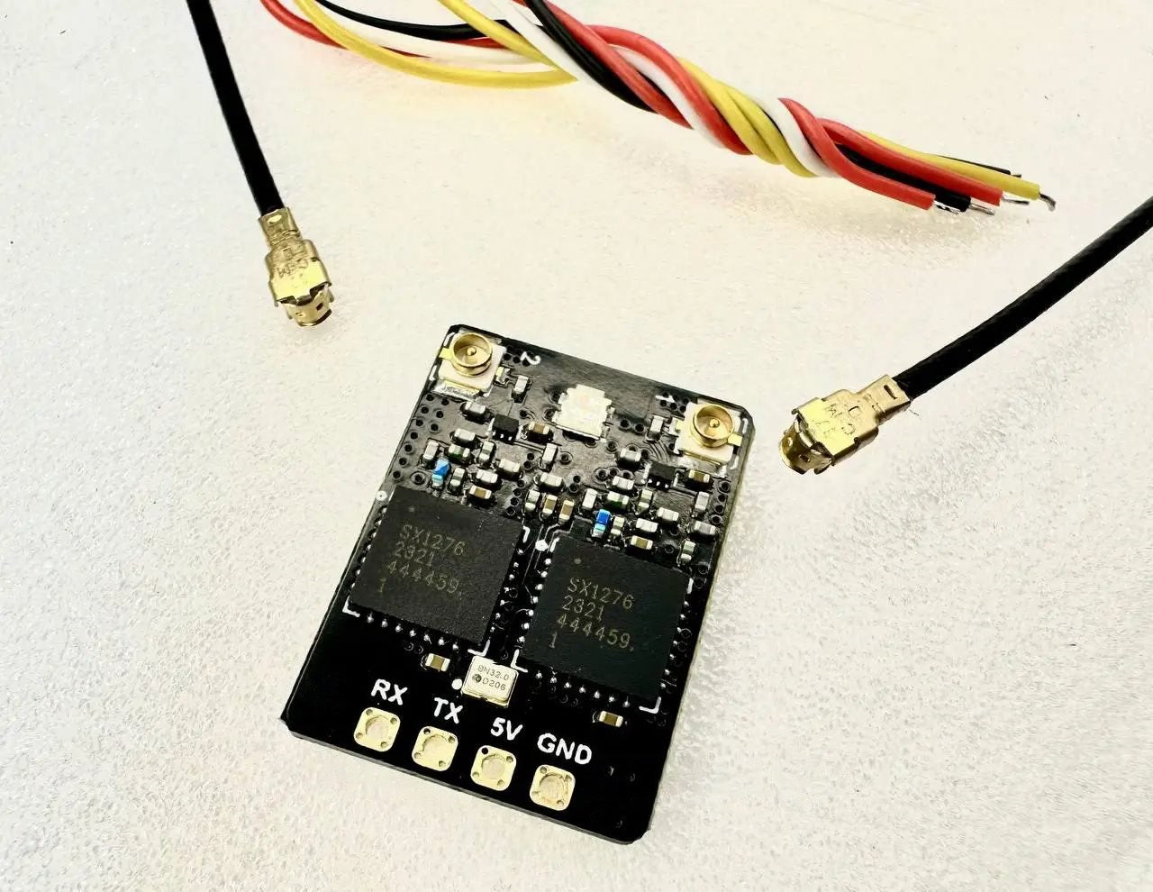 14037 2 receiver cyclone diversity elrs868 915 with 2 antennas